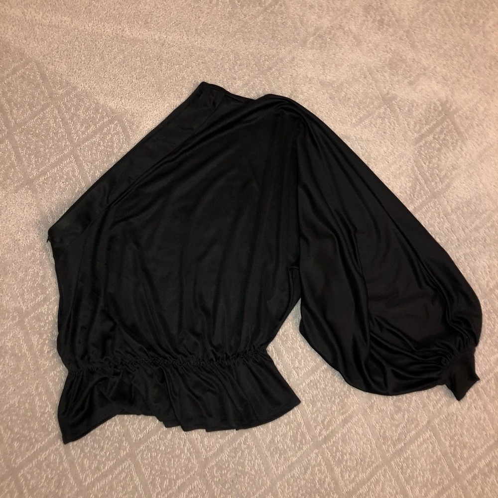 Gorgeous black one shoulder long sleeve top